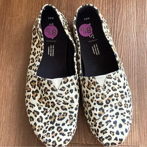 Leopard print TOMS